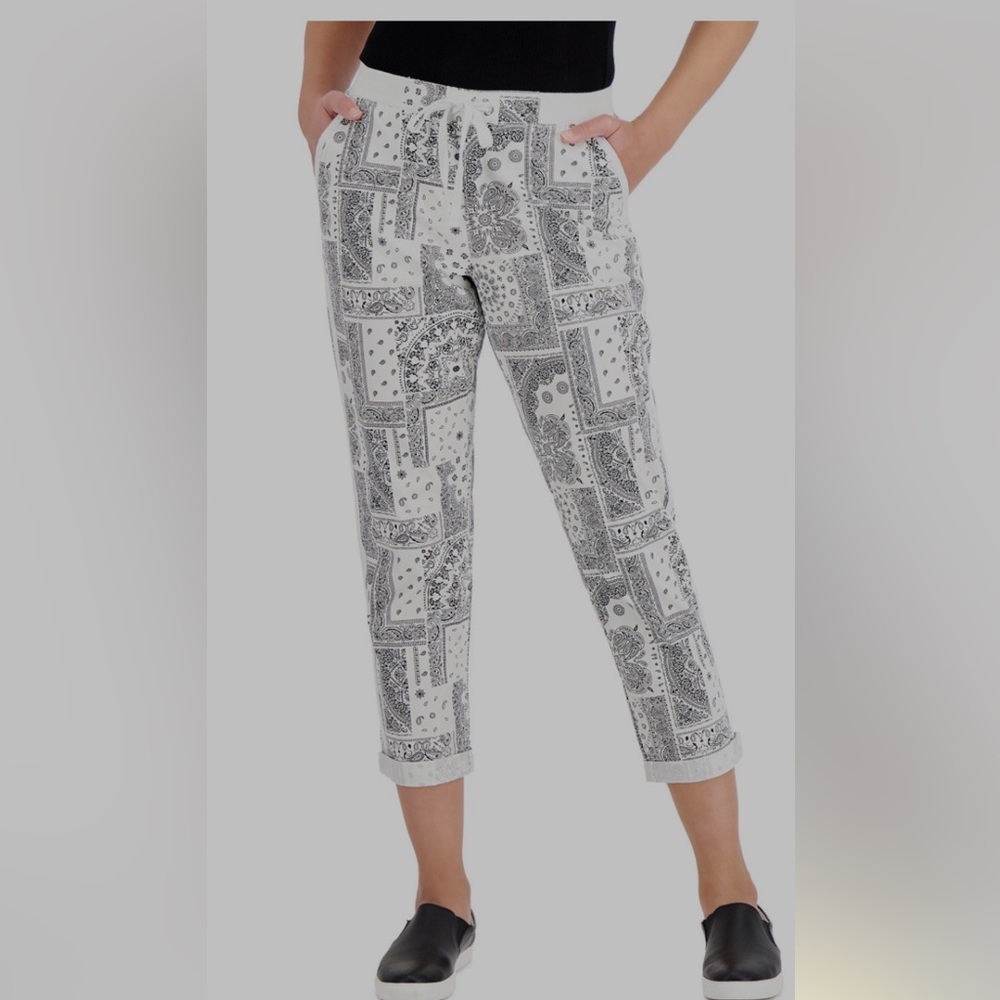 NWT-STYLE & CO STRAIGHT MID RISE COMFORT WAIST.